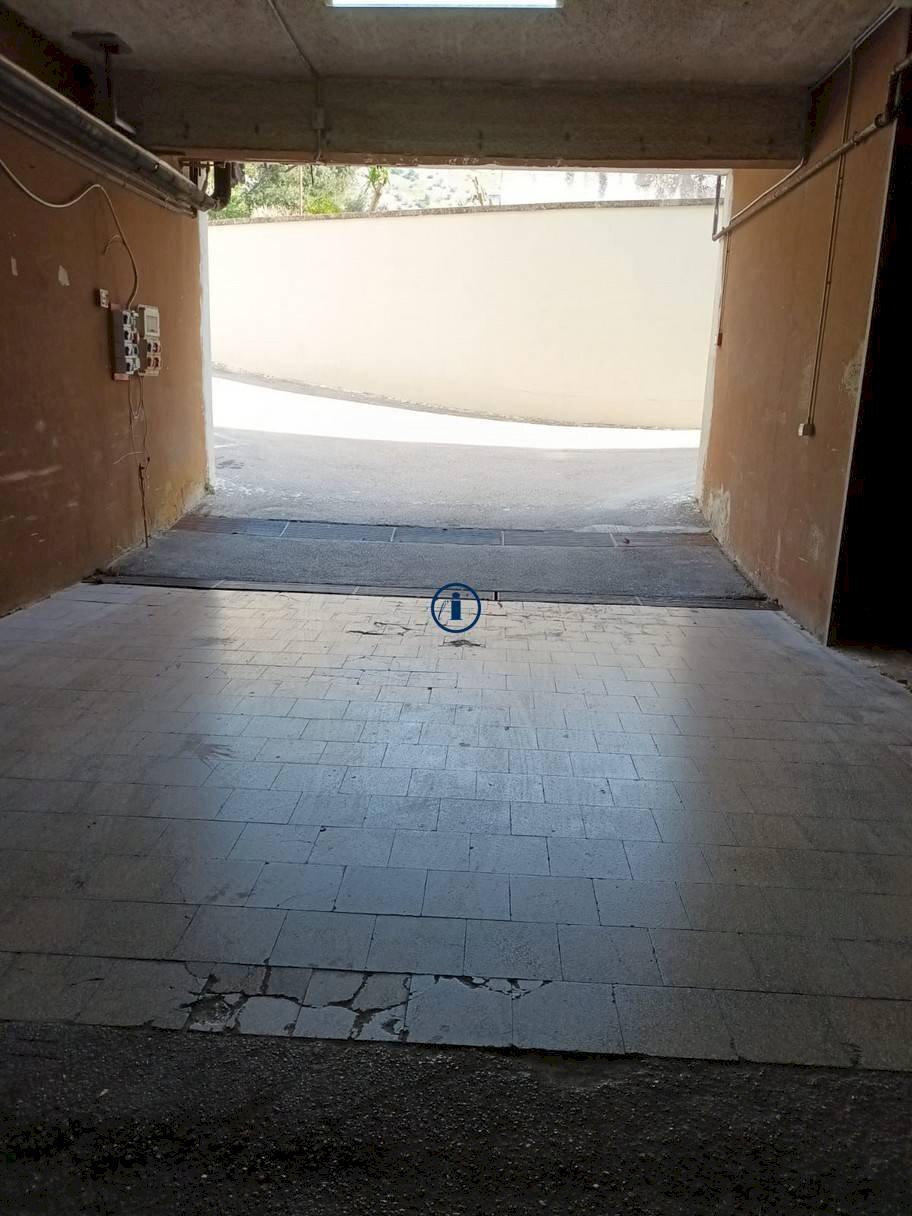 Foto 3 - Box Via Campolongo
 
43, Maddaloni - foto 3