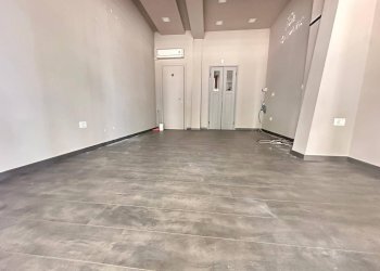 Foto 1 - Negozio Corso Giannone
166, Caserta - foto 1