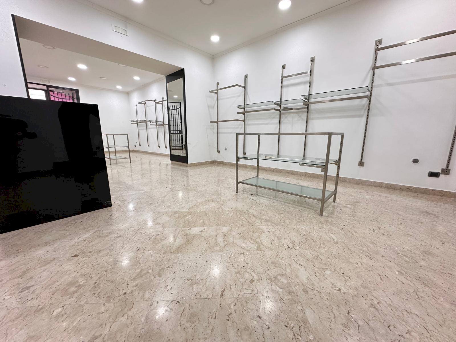 Foto 3 - Negozio Via Colombo
 
30, Caserta - foto 3