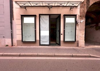 Foto 12 - Negozio Via Colombo
30, Caserta - foto 12