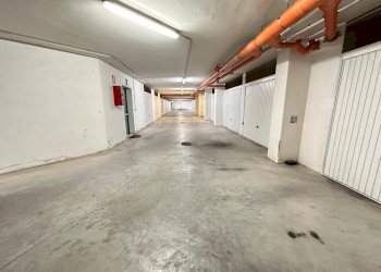 Foto 5 - Box Via Antonello da Caserta
 
22, Caserta - photo 5