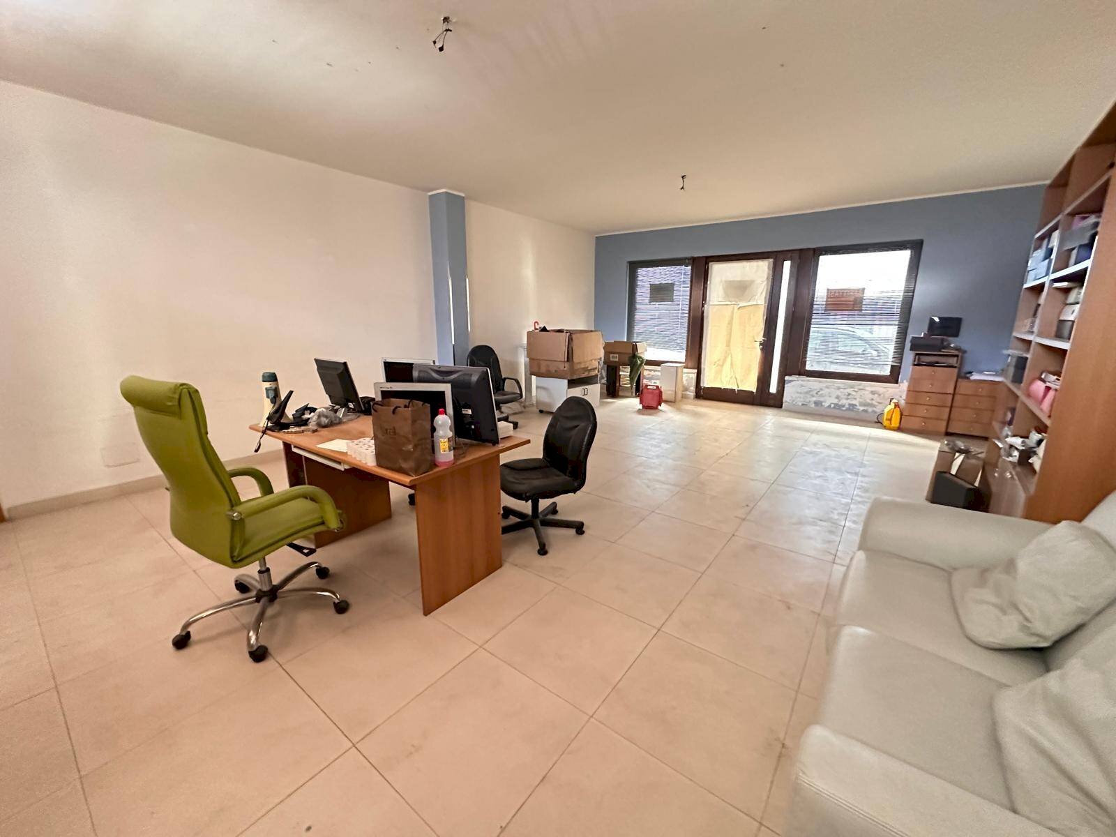 Foto 1 - Negozio Via Foglia
 
88, Marcianise - foto 1