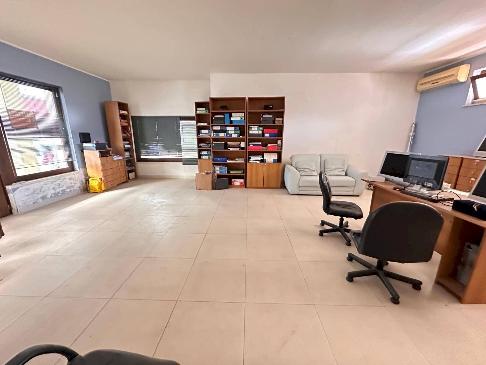 Foto 2 - Negozio Via Foglia
 
88, Marcianise - foto 2