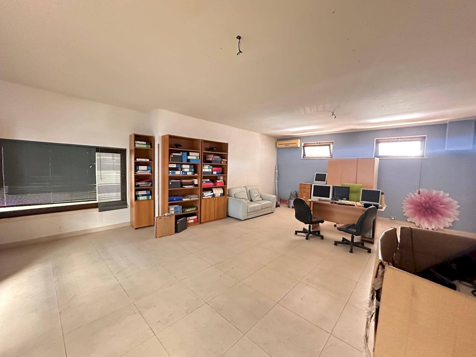 Foto 3 - Negozio Via Foglia
 
88, Marcianise - foto 3