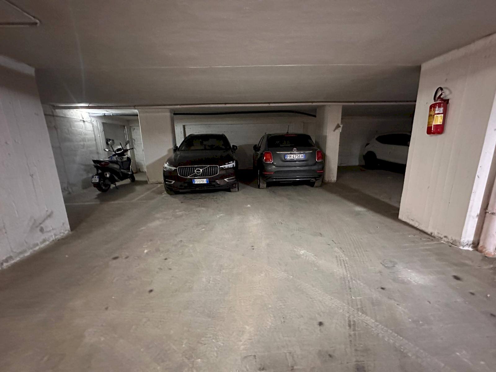 Foto 2 - Box Via Lupoli
 
38, Caserta - photo 2