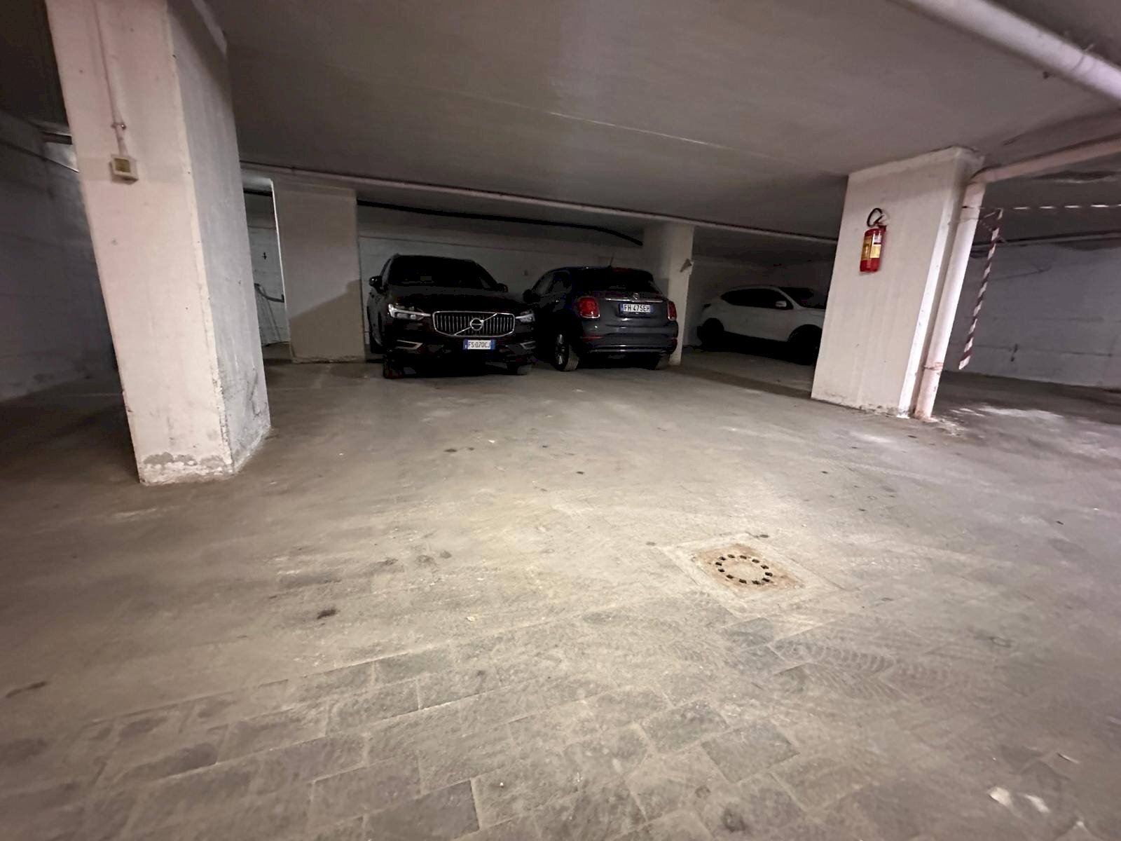 Foto 3 - Box Via Lupoli
 
38, Caserta - photo 3