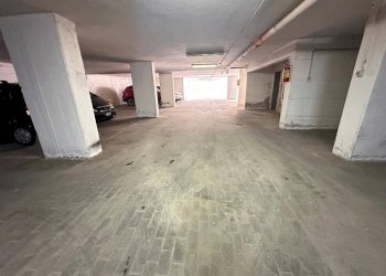 Foto 1 - Box Via Lupoli
 
38, Caserta - photo 1