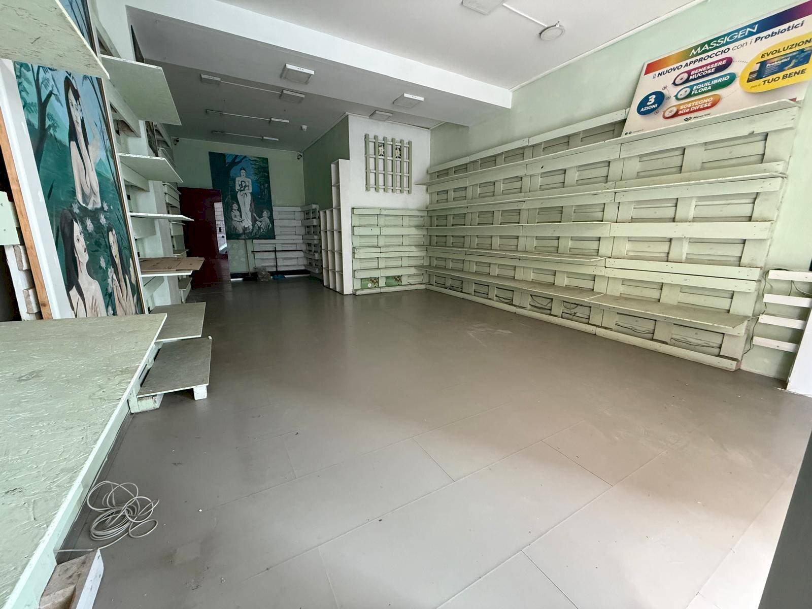 Foto 2 - Negozio VIA DE MARTINO
 
4, Caserta - foto 2