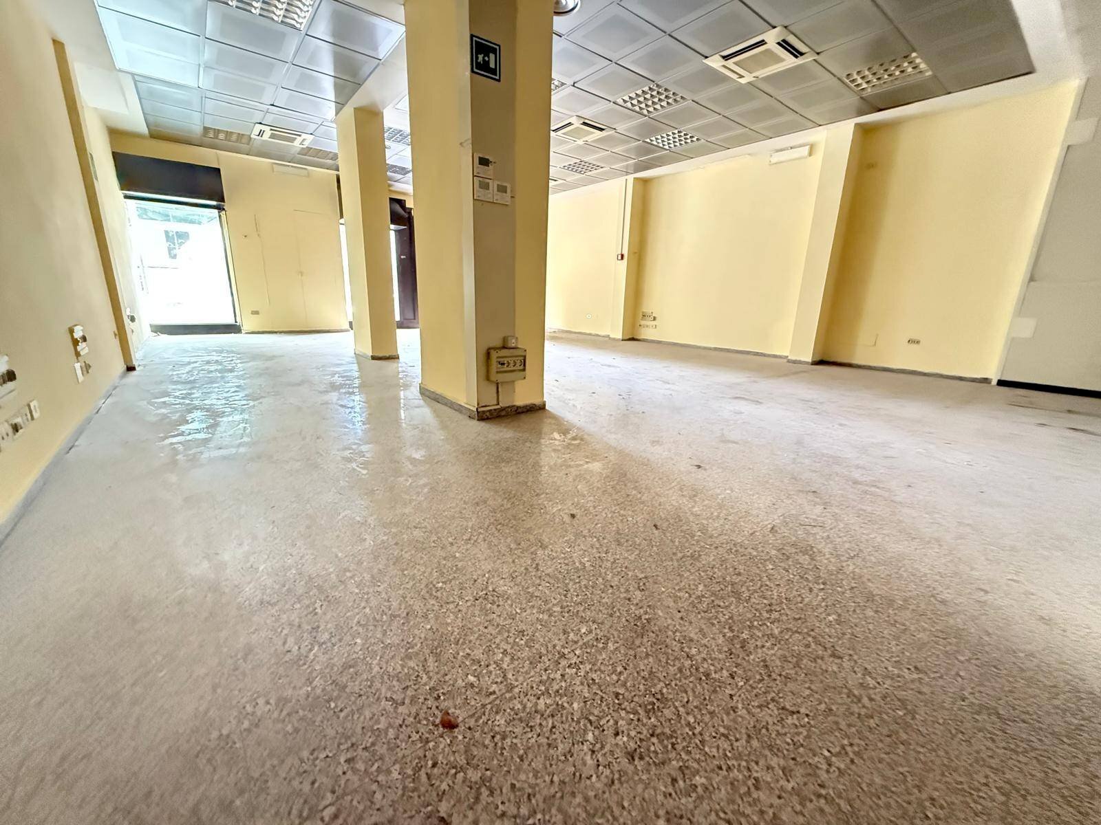 Foto 2 - Negozio VIA ACQUAVIVA
36 A, Caserta - foto 2