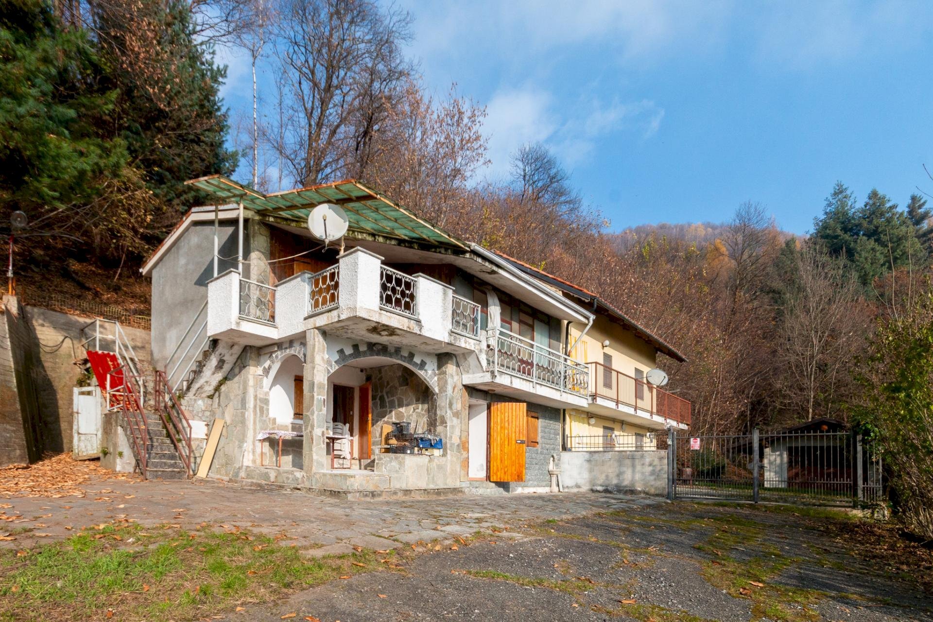 Semi-detached house via Cave, 542, Bagnolo Piemonte - photo 1