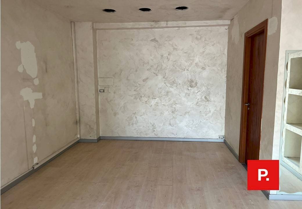 Foto 3 - Locale Commerciale via e. caruso
 
34, Caserta - foto 3