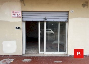 Foto 1 - Locale Commerciale via e. caruso
 
34, Caserta - foto 1