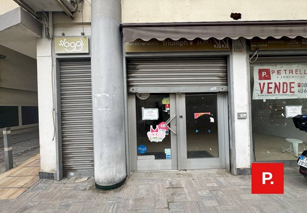 Foto 2 - Commercial Premises via Acquaviva, Caserta - photo 2