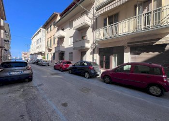 Foto 3 - Locale Commerciale Via San Martino, Viareggio - foto 3