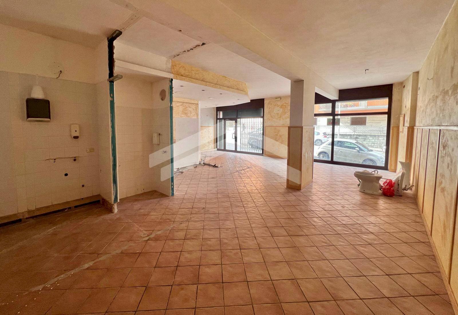 Foto 1 - Locale Commerciale Via Mons. Bologna, Campobasso - foto 1