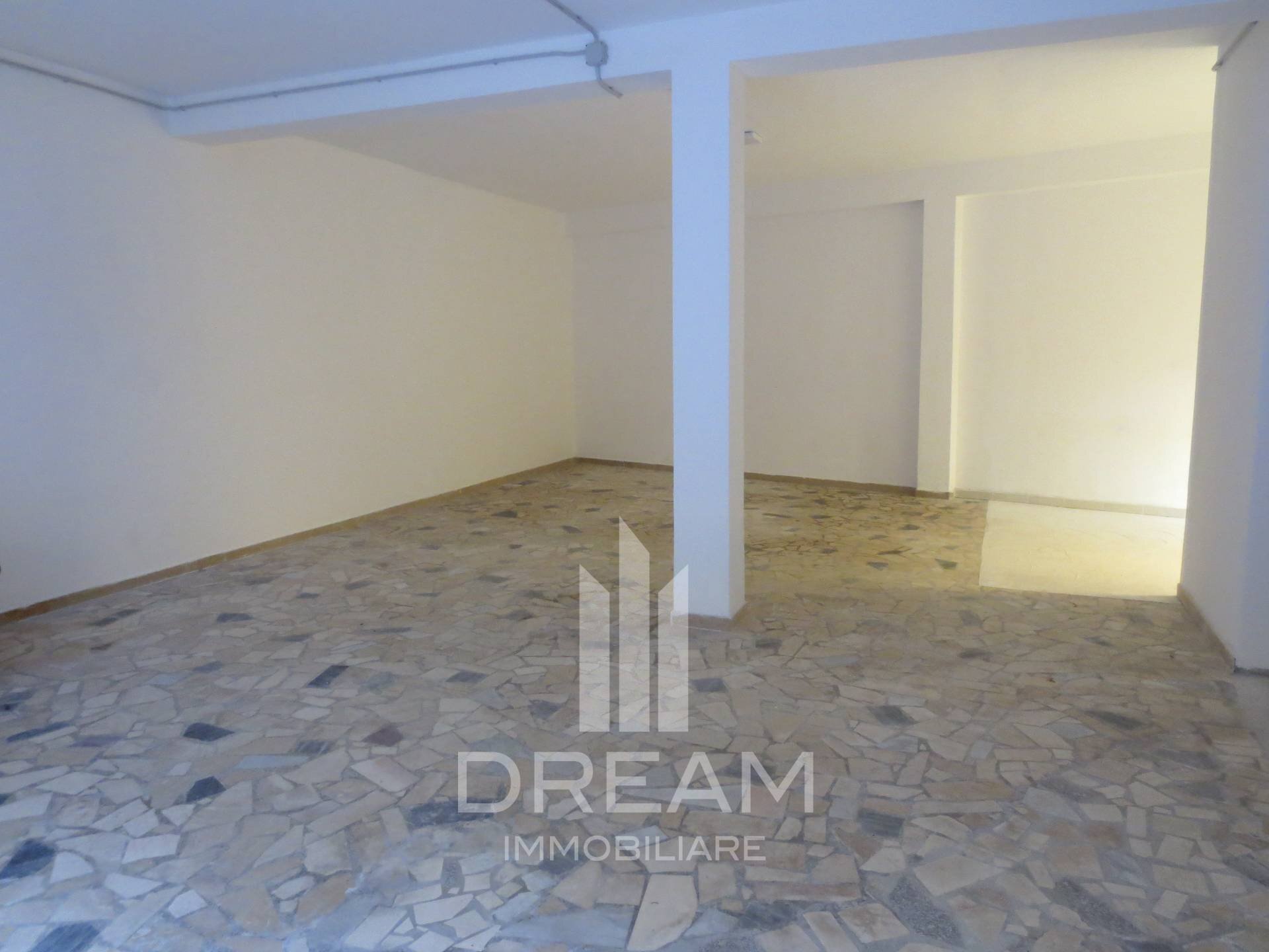 Foto 2 - Locale Commerciale via XX Settembre, Quartu Sant'Elena - foto 2