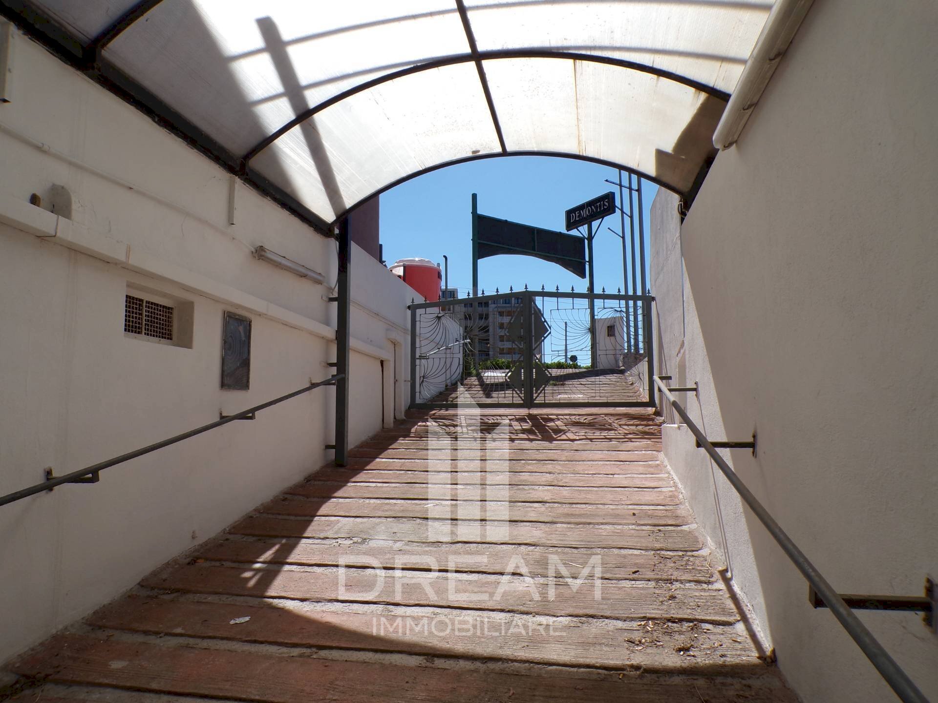 Foto 1 - Locale Commerciale via Guglielmo Marconi, Quartu Sant'Elena - foto 1