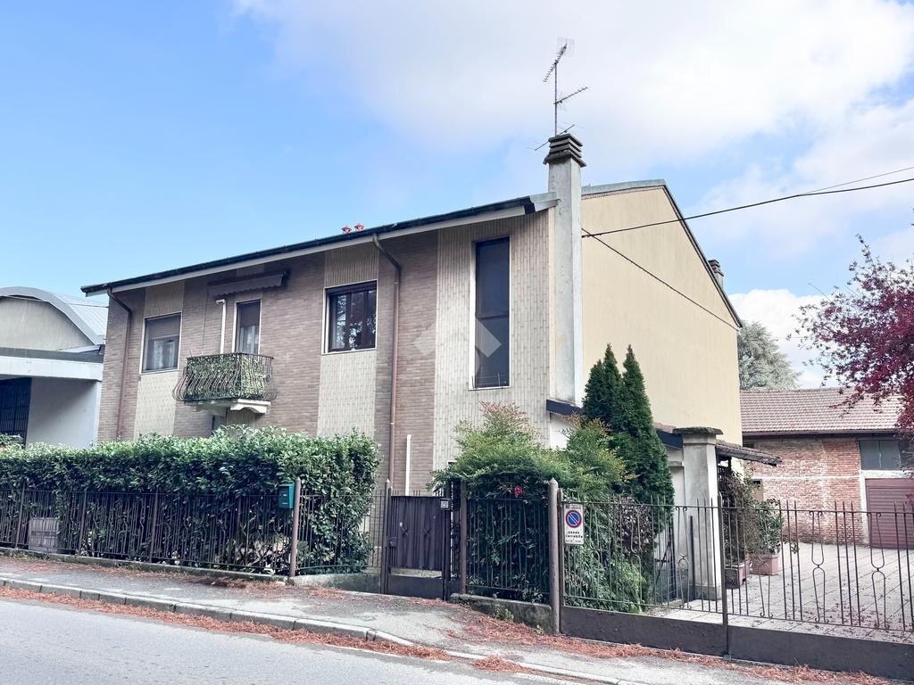 Four-room apartment Via Garibaldi, Binasco - photo 2