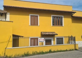 Foto 2 - Trilocale via valle
 
69, Alatri - foto 2