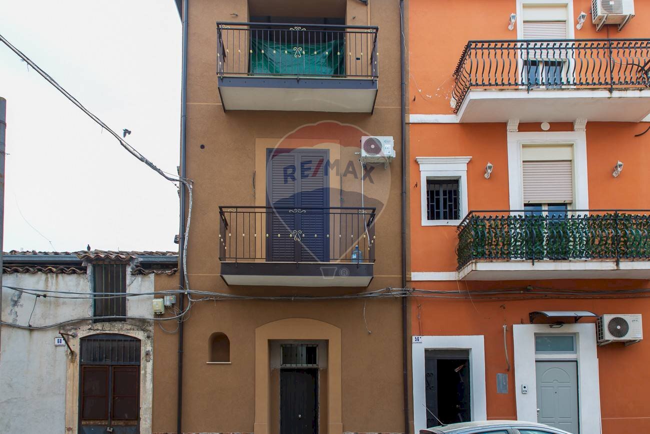 Edificio all\'aperto - Semi-detached house Via Gismondo
 
58, Catania - photo 1