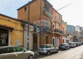 Edificio all\'aperto - Casa semi indipendente Via Gismondo
 
58, Catania - foto 4