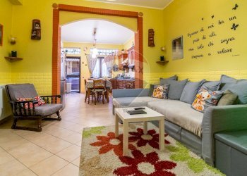 Sala da pranzo - Apartment Via grotta del signore
 
11, San Pietro Clarenza - photo 23