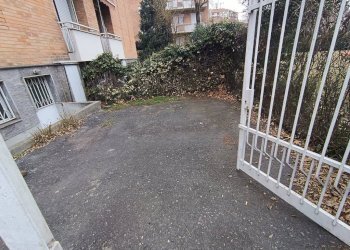 Dettagli esterno - Negozio corso Potenza, 6, Torino - foto 2