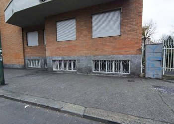 Facciata - Negozio corso Potenza, 6, Torino - foto 4