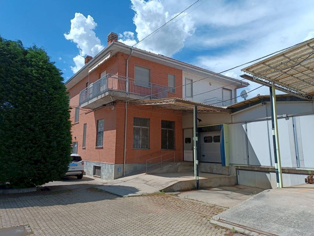 Cortile interno - Negozio via Fenestrelle, 117, Rivalta di Torino - foto 2