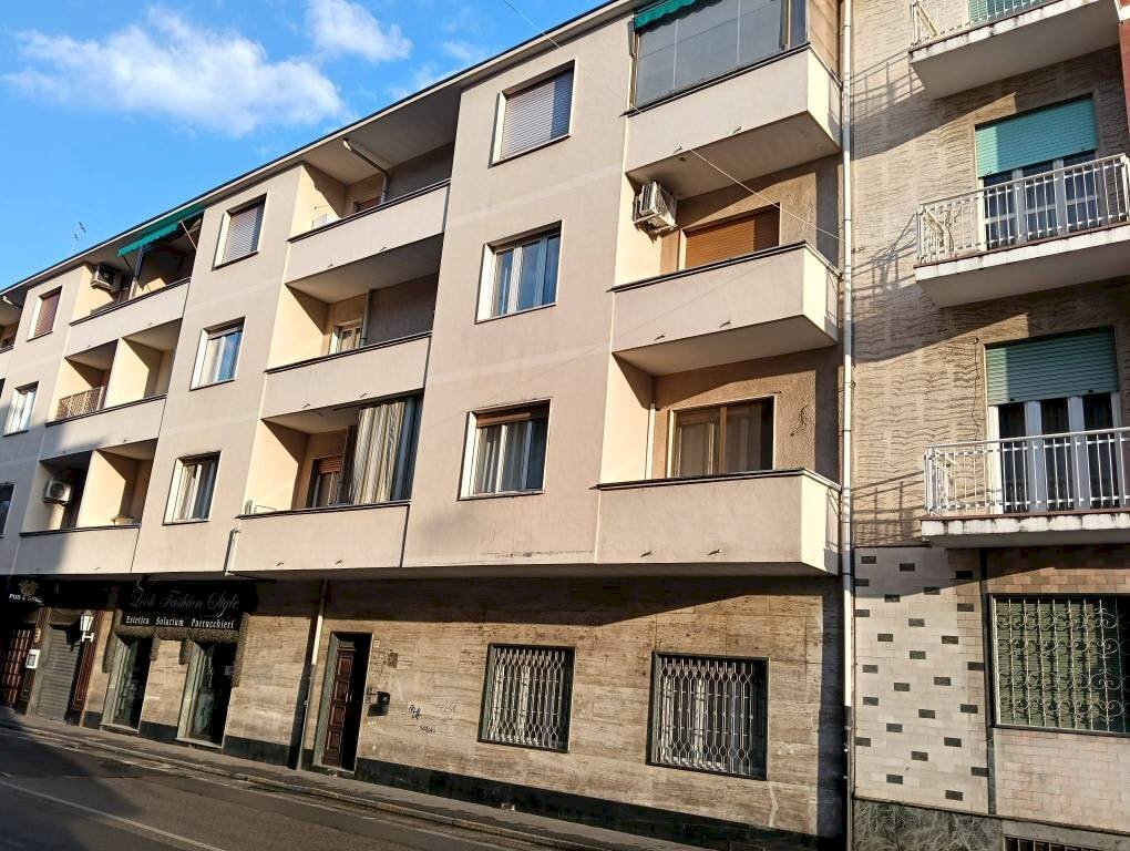 Facciata - Quadrilocale via Castellazzo, 27, Orbassano - foto 1