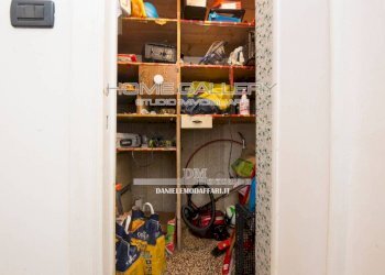 Dettagli - Bilocale largo Augusto Merlo, Genova (zona Marassi) - foto 10