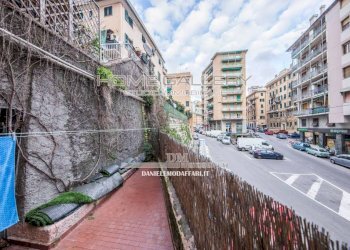 Dettagli - Bilocale largo Augusto Merlo, Genova (zona Marassi) - foto 12