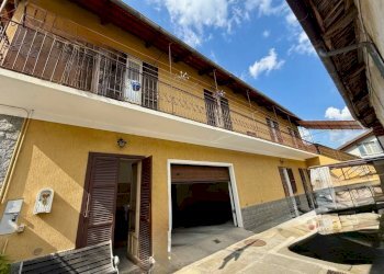 Facciata - Villa a Schiera via Pietro Sola Vescovo, 4, Carmagnola - foto 1