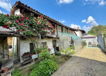 Giardino - Villa a Schiera via Pietro Sola Vescovo, 4, Carmagnola - foto 4