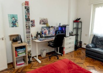 Camera da letto - Bilocale via Generale Manfredo Fanti, 10, Genova (zona Sampierdarena) - foto 9