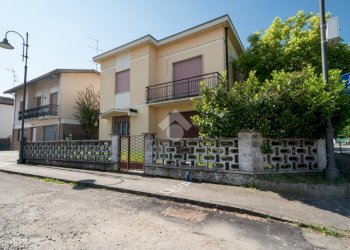 Villa Via S. ntonio, Novi di Modena - foto 1