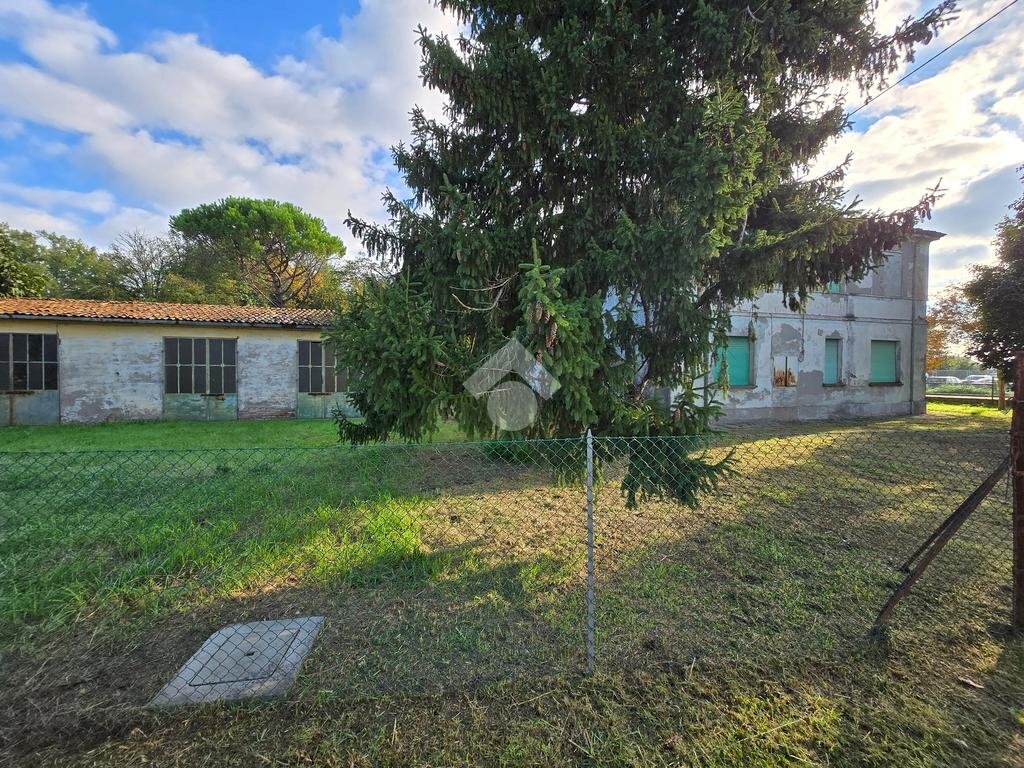 Portion of a house Via Fiumazzo, Russi - photo 1