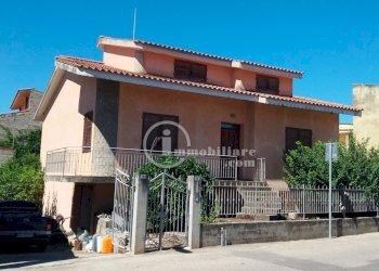 Foto 1 - Villa Via G. Garibaldi
 
36, Uras - foto 1