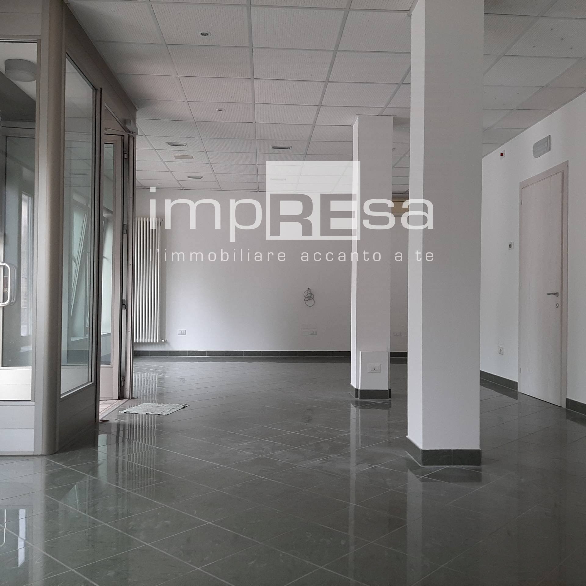 INTERNO - Commercial Premises Via Olimpia, Paese - photo 1