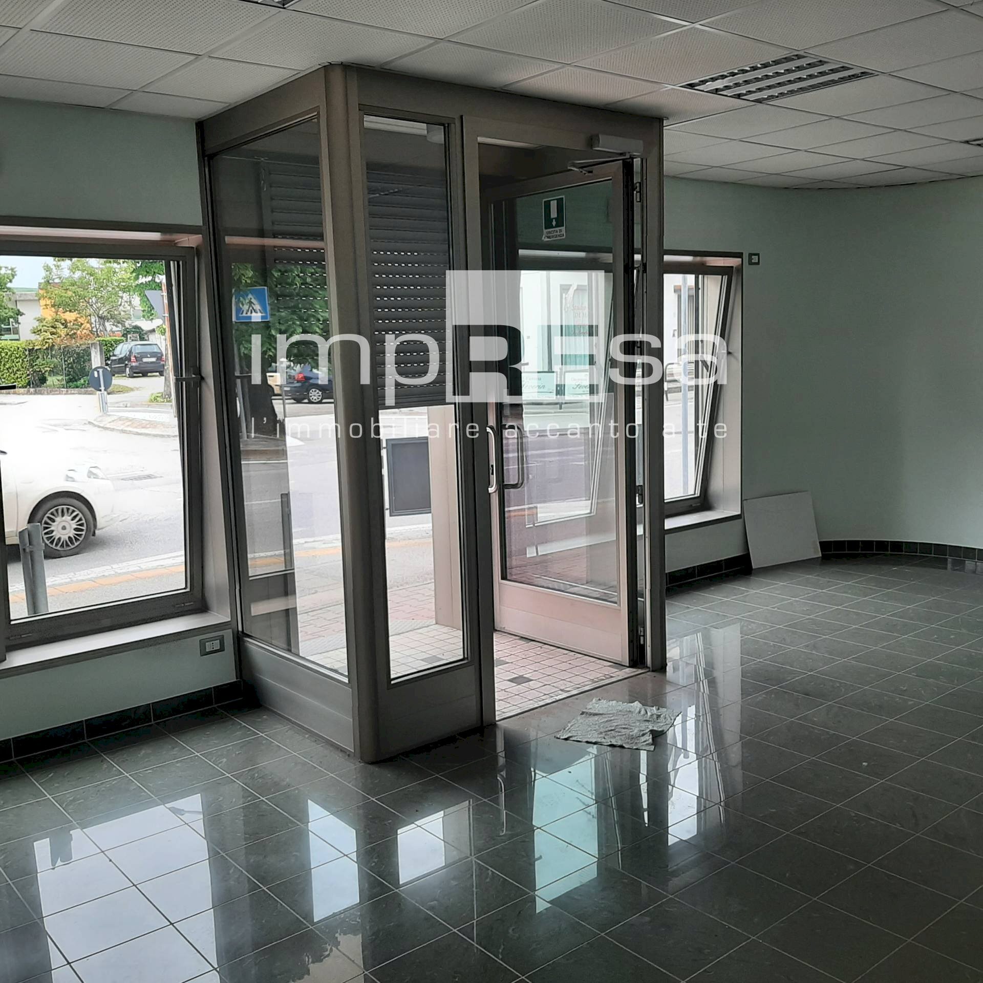 INTERNO - Commercial Premises Via Olimpia, Paese - photo 3
