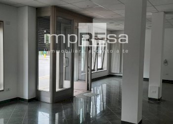 INTERNO - Locale Commerciale Via Olimpia, Paese - foto 2