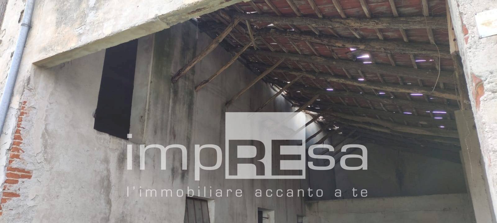 Foto 3 - Rustico via Marzelline
 
12, Paese - foto 3