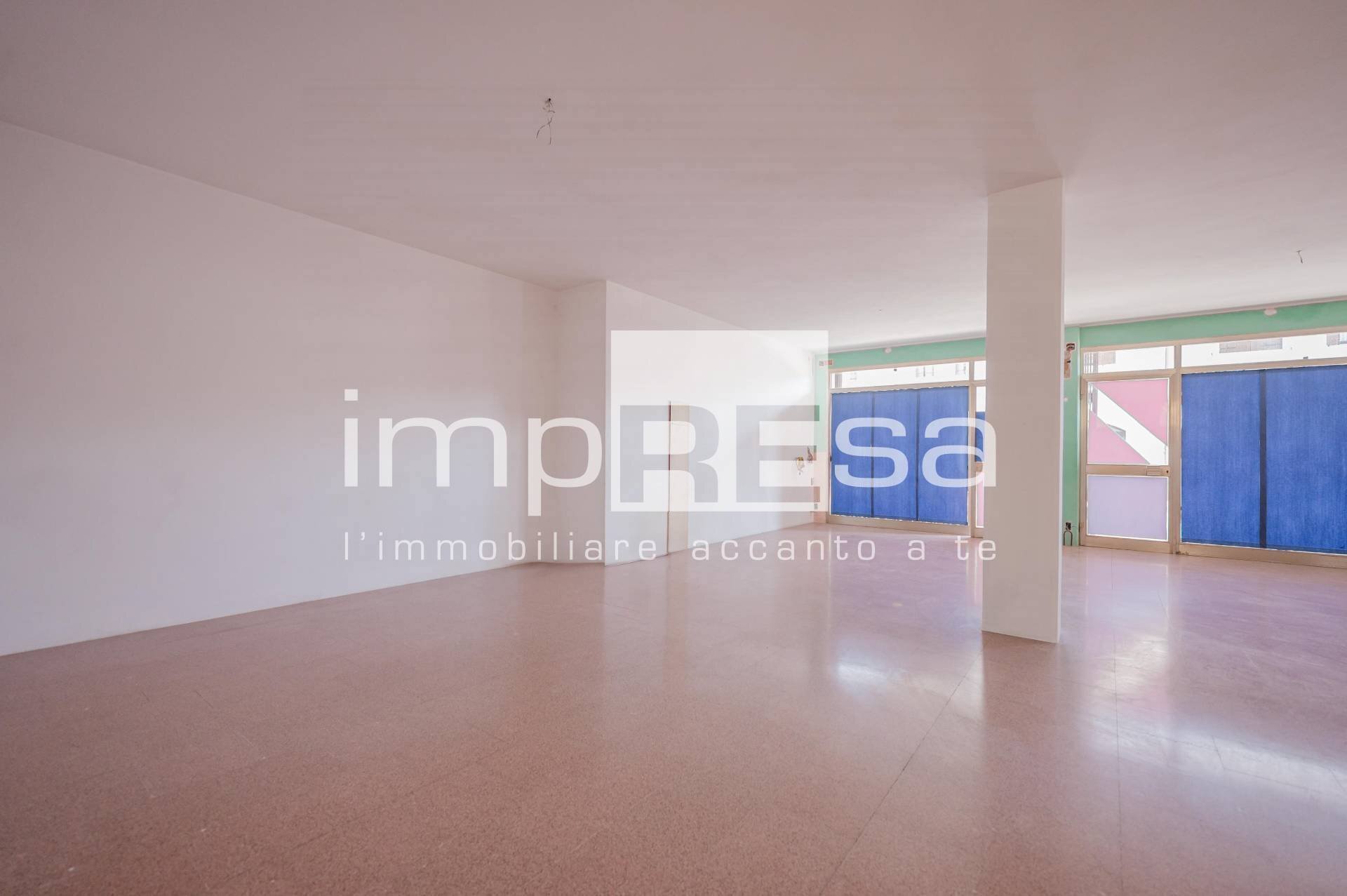 Foto 1 - Negozio via Europa Unita, Paese - foto 1