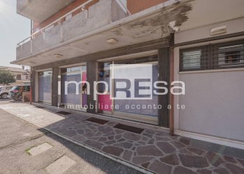 Foto 10 - Negozio via Europa Unita, Paese - foto 10