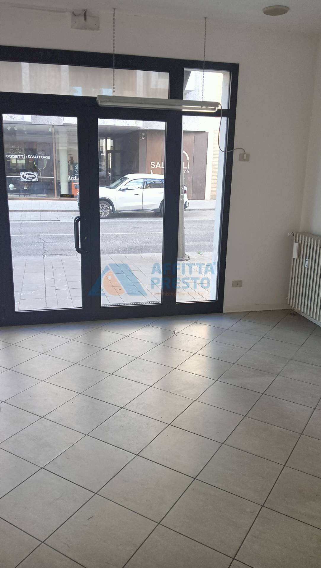 Foto 1 - Shop Via Cesare Battisti, Cesena - photo 1