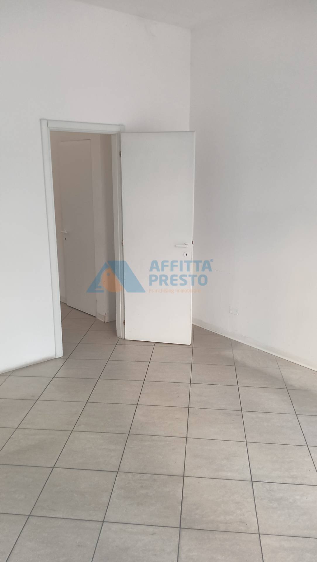 Foto 2 - Shop Via Cesare Battisti, Cesena - photo 2