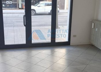 Foto 1 - Shop Via Cesare Battisti, Cesena - photo 1