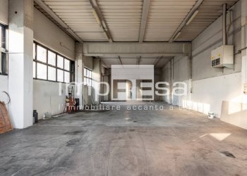 Foto 3 - Magazzino VIA MONTE GRAPPA
 
30, Villorba - foto 3