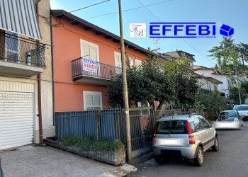 Foto 1 - Quadrilocale via Sandro Pertini
 
24, Spezzano della Sila - foto 1