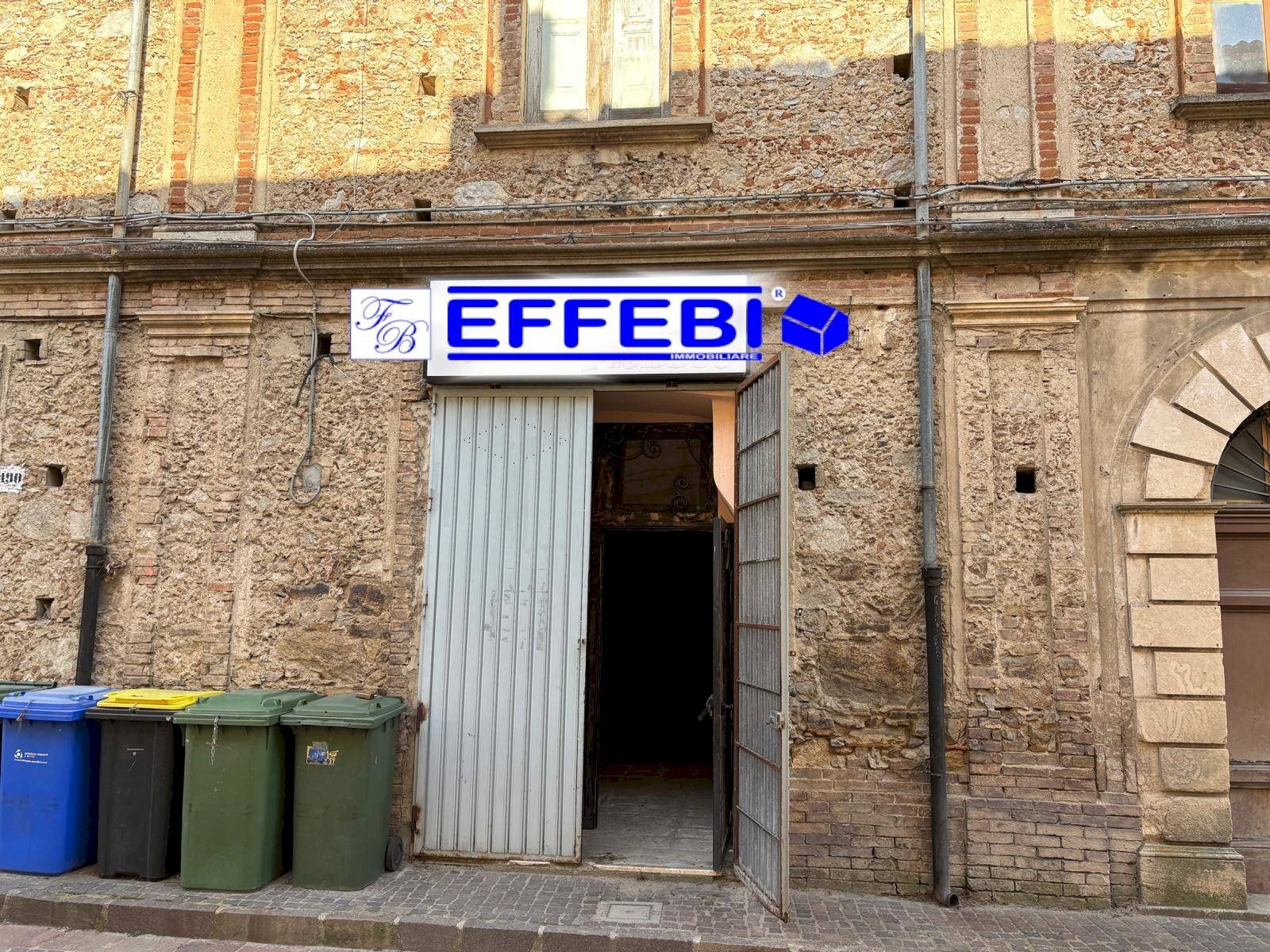 Foto 1 - Locale Commerciale via Roma Spezzano Piccolo
 
58, Casali del Manco - foto 1